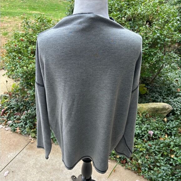 Chicos Zenergy Gray Sweatshirt size 3P or LP - Picture 4 of 6